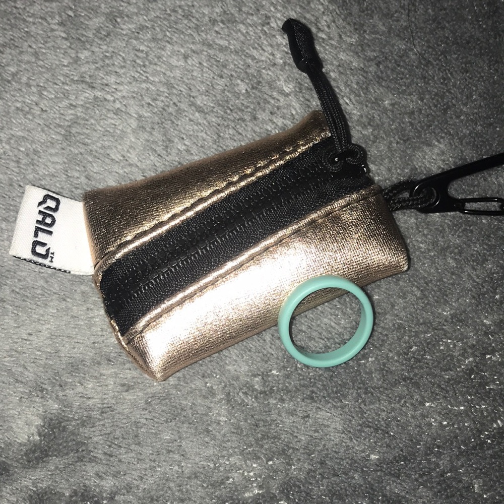 Qalo silicone band